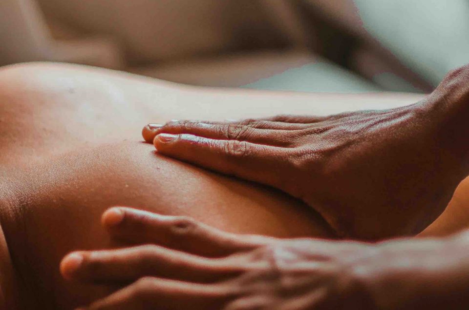 El papel de la terapia manual en la fisioterapia: Beneficios y aplicaciones clínicas